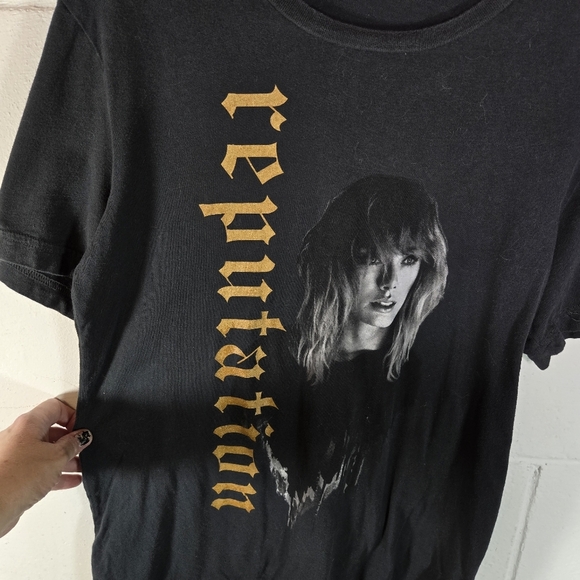 Taylor Swift Reputation Stadium Tour 2018 Tshirt - Picture 8 of 9